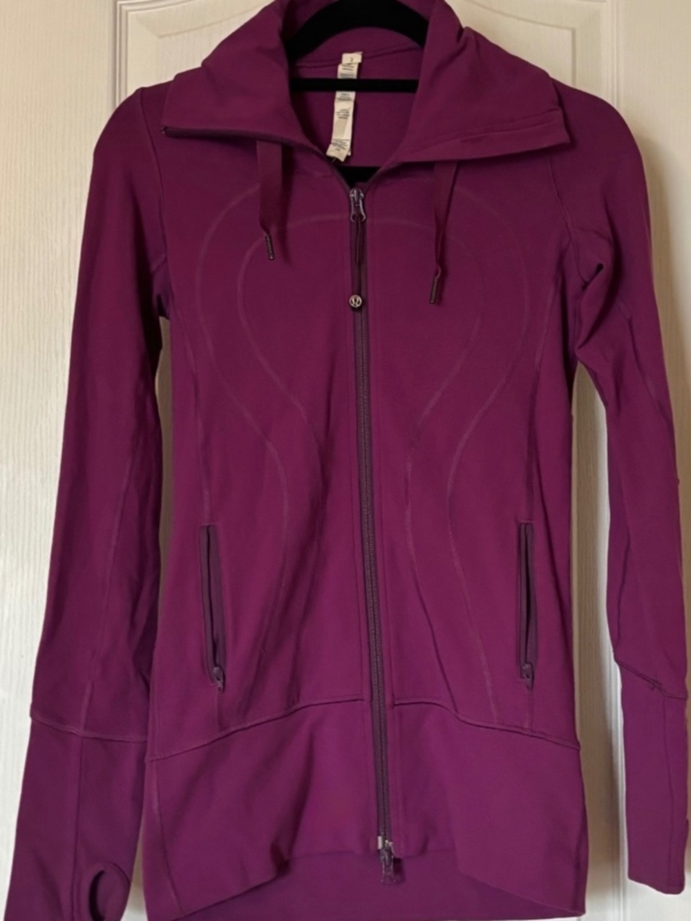 Lululemon Stride Jacket Size 2 Good Used Condition in Dew Berry/Magenta